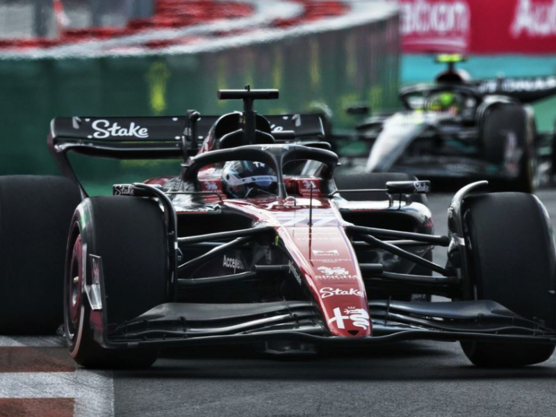 Alfa Romeo F1 Team Stake esteve envolvido nas lutas a meio do pelotão