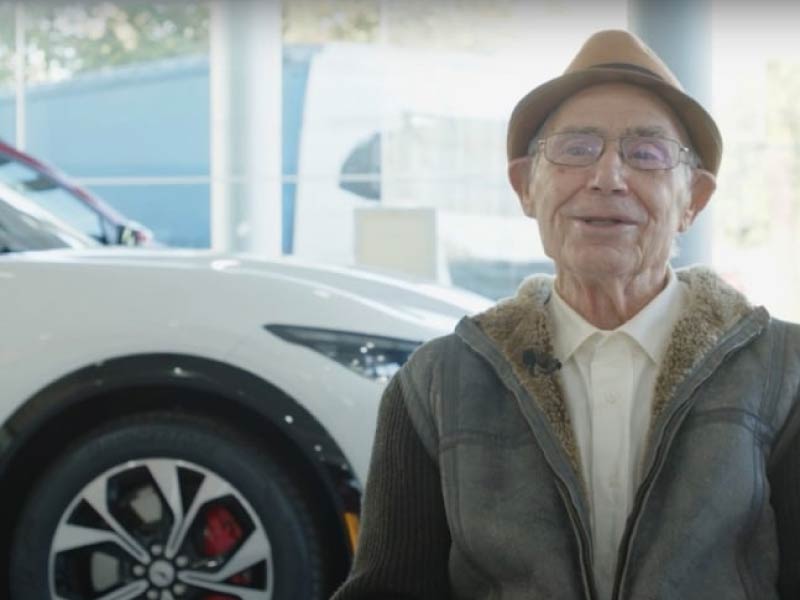 Aos 87 anos Pedro Garcia foi um dos primeiros clientes do Ford Mustang Mach-E